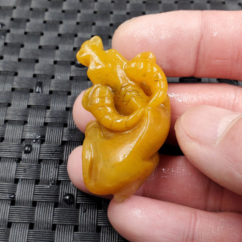实物拍照天然玉石黄龙玉生肖牛挂件手工雕刻立体牛挂件玉石牛玉坠