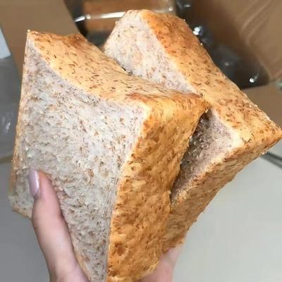 全麦厚切吐司面包饱腹早餐无添加蔗糖粗粮健身饱腹面包代餐糕点