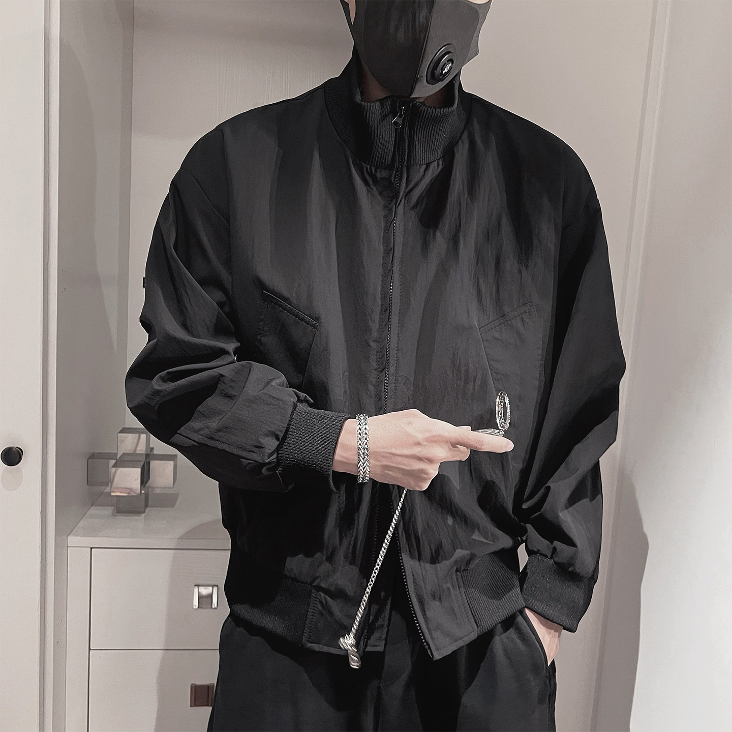 黑色