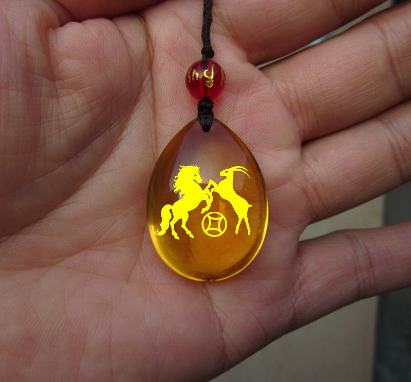 生肖马羊；六合吊坠吉祥物