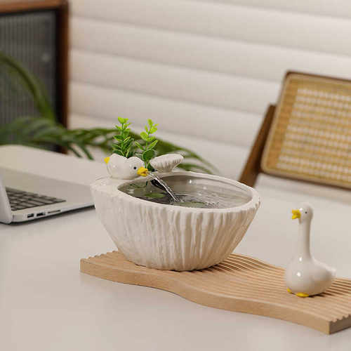 玄关客厅鸭子陶瓷可爱流水摆件