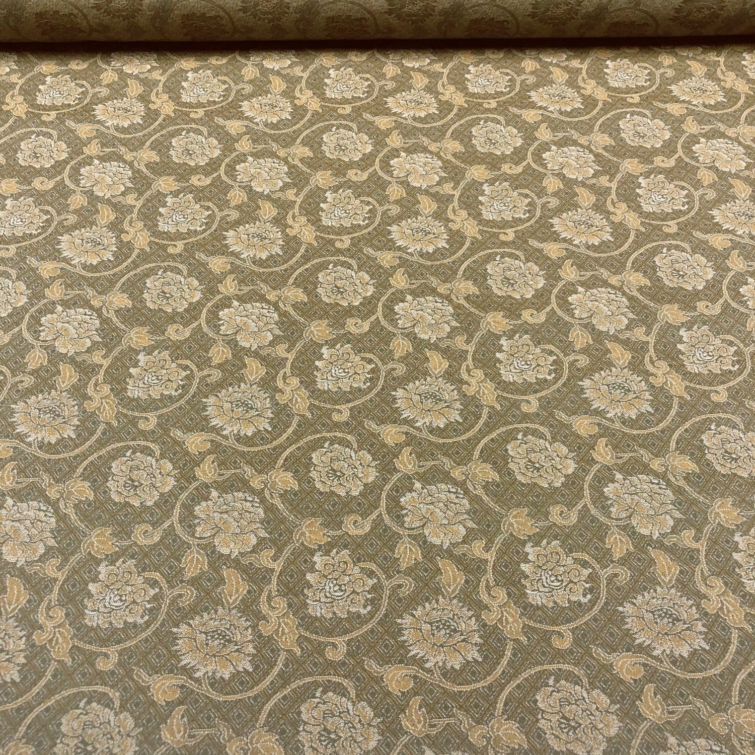 复古缠枝花纹缎子面料册页装裱