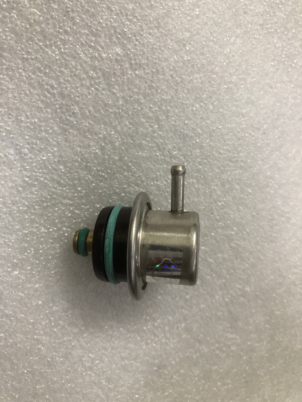 大众帕萨特B5领驭老宝来经典奥迪A6C5汽油燃油压力调节器阀调压阀