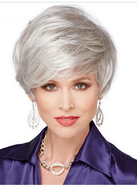 灰白色短发女士短发