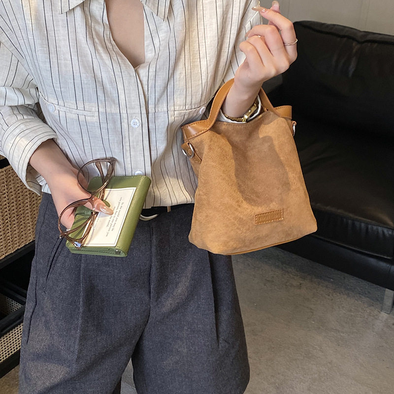 跨境质感麂皮绒手提包2025冬季新款简约水桶包百搭单肩斜挎包,箱包皮具/热销女包/男包,水桶包,淘宝优惠券,粉丝福利购,淘宝优惠卷