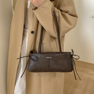 小众质感腋下包包女2025新款 简约通勤包百搭单肩包小方包