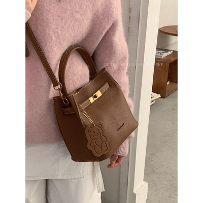 小众质感女士手提包2025新款复古感水桶包简约百搭单肩斜挎包