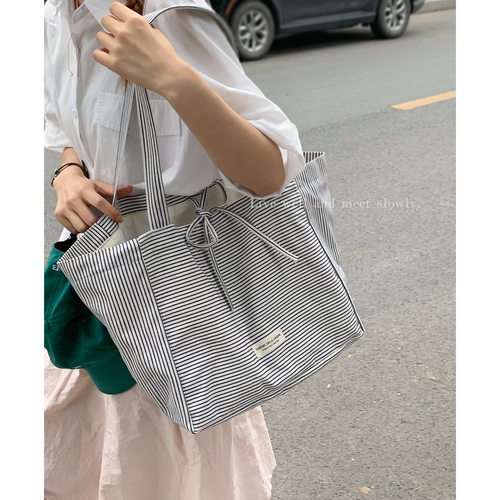 韩版休闲慵懒风大容量包包女2026新款条纹帆布包简约单肩购物袋包