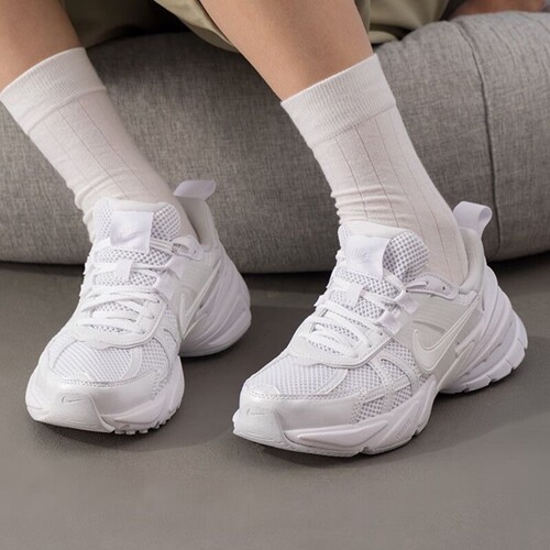 Nike透气轻便百搭奶茶棕跑步鞋