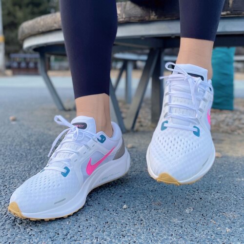 Nike轻便减震透气时尚防滑跑步鞋