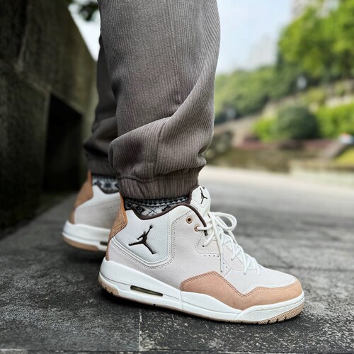 Jordan Courtside 23 耐克AJ白棕色复古中帮气垫篮球鞋FQ6860-121