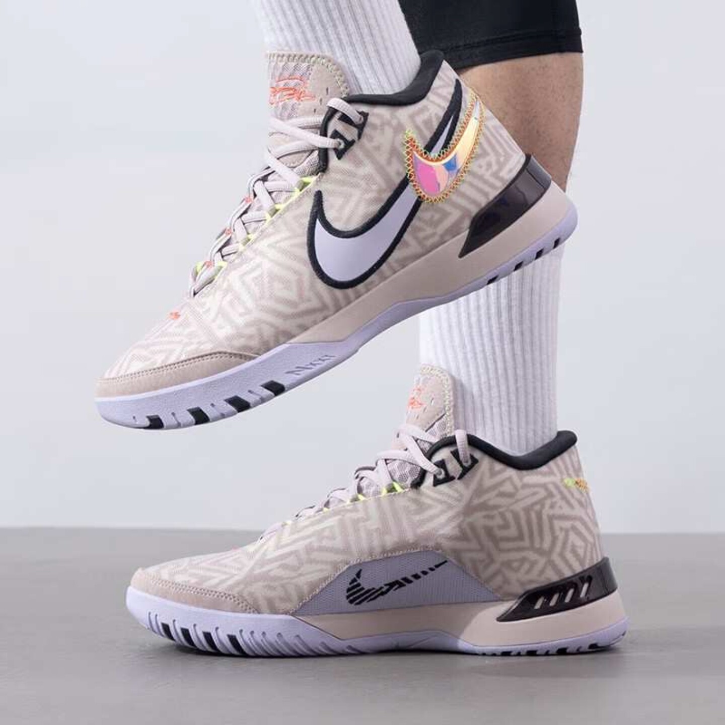 Nike耐克LeBron NXXT Genisus防滑耐磨中帮实战篮球鞋 HF0711-005