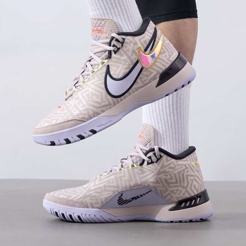 NikeLeBronNXXTGenisus篮球鞋