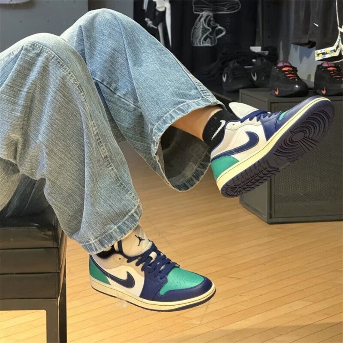 耐克AJ1纯黑低帮复古篮球鞋