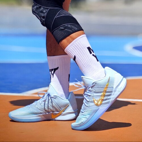 耐克萨布丽娜3代低帮篮球鞋