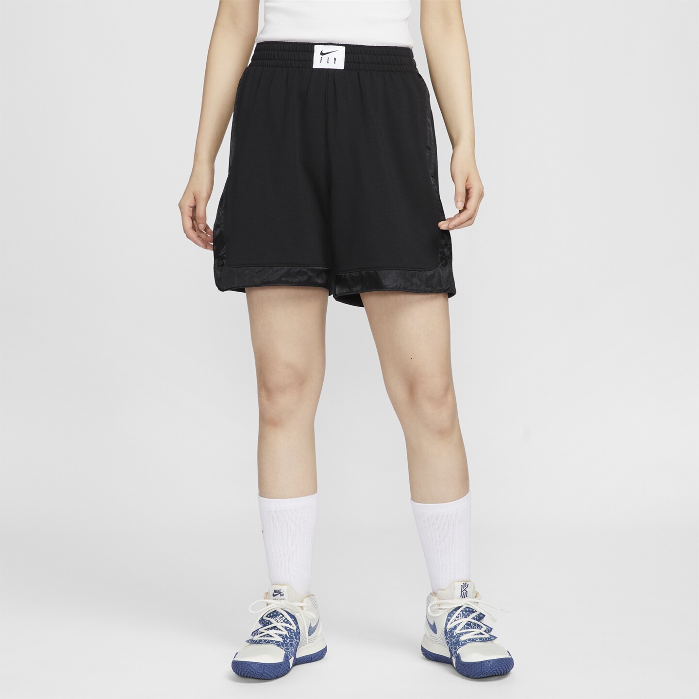 耐克Swoosh Fly Dri-FIT速干排汗 Nike女士篮球短裤 FQ6029-010