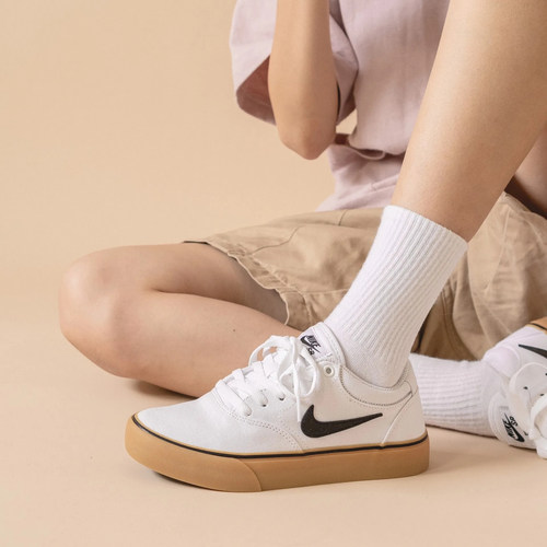 耐克女低帮防滑减震滑板鞋
