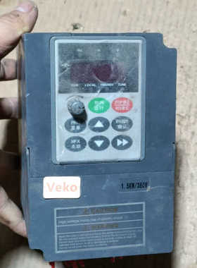 万川变频器V8 M 4T-1R5GB 1.5KW 380V议价也可维修