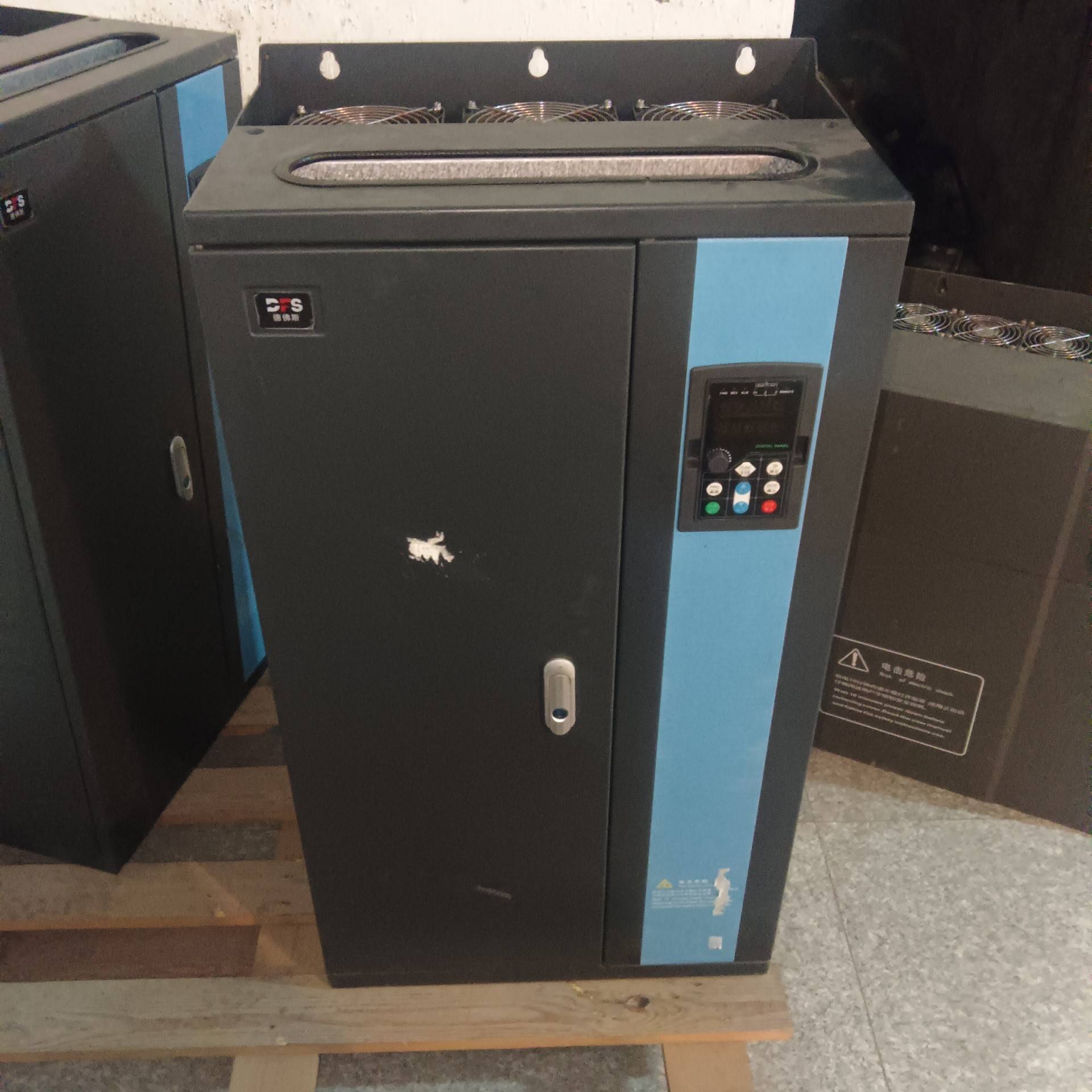 DFS德佛斯变频器FS500A-T200GB 三议价 维修！！！