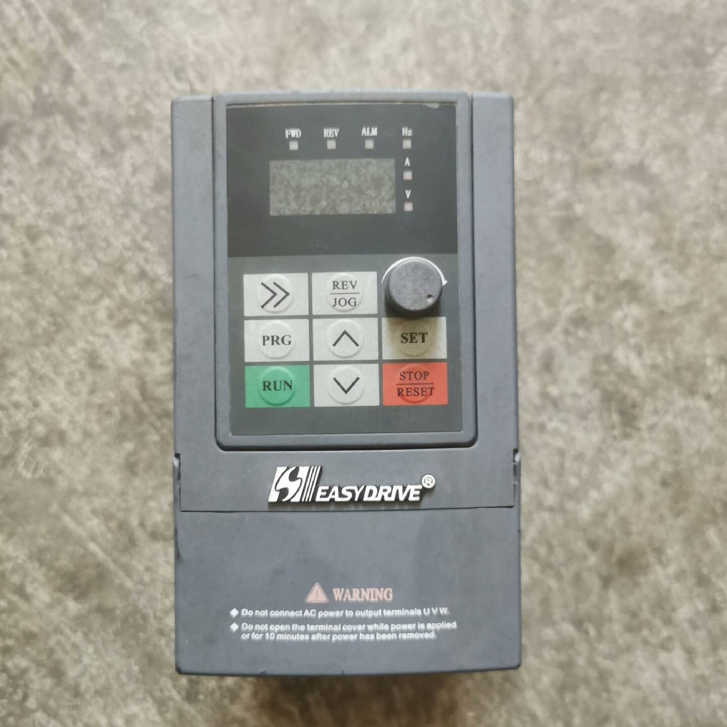 易驱变频器-S-2S0007M，功率0.75议价 维修！！！