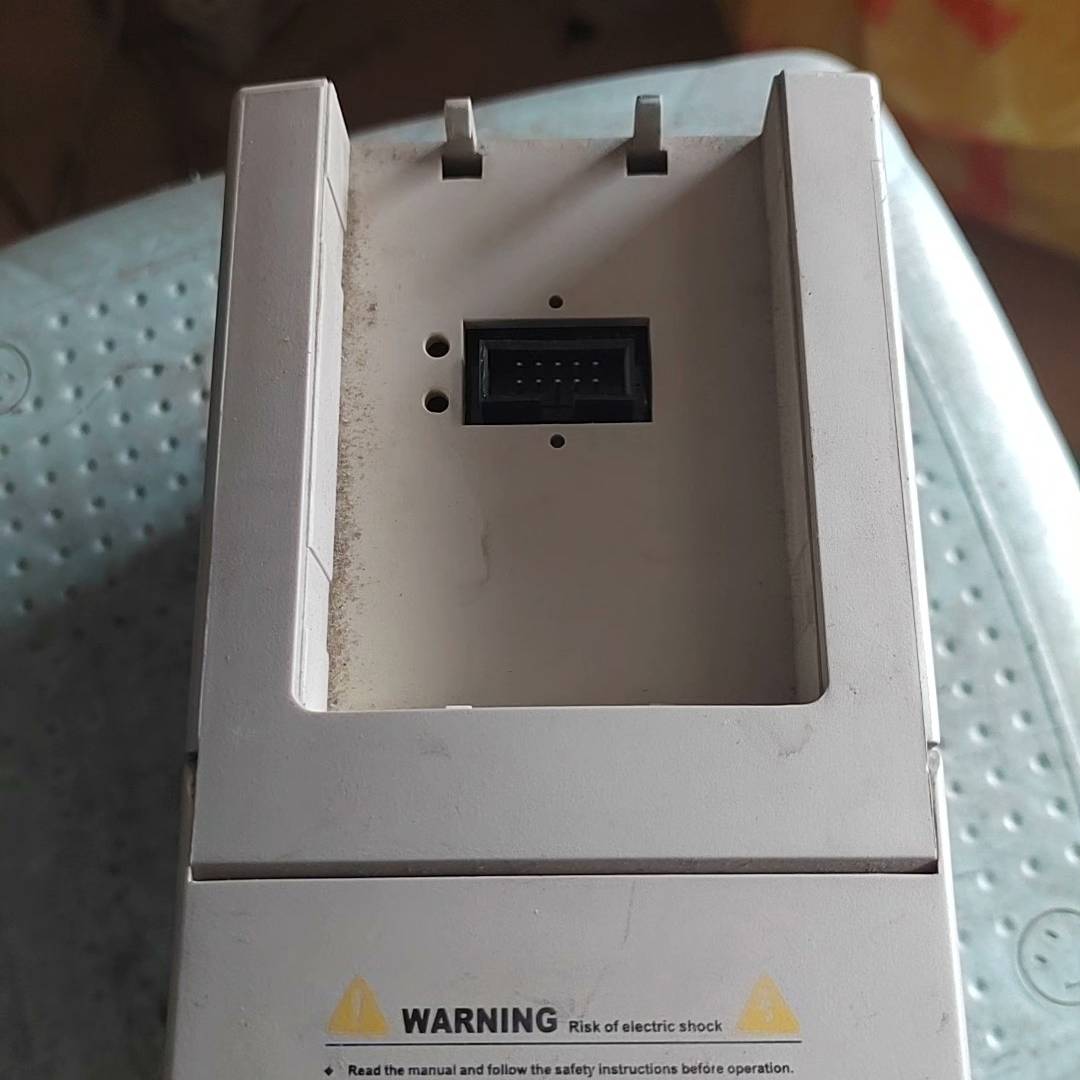 源信变频器YX2000-2S0015G  1.5KW议价 维修！！！