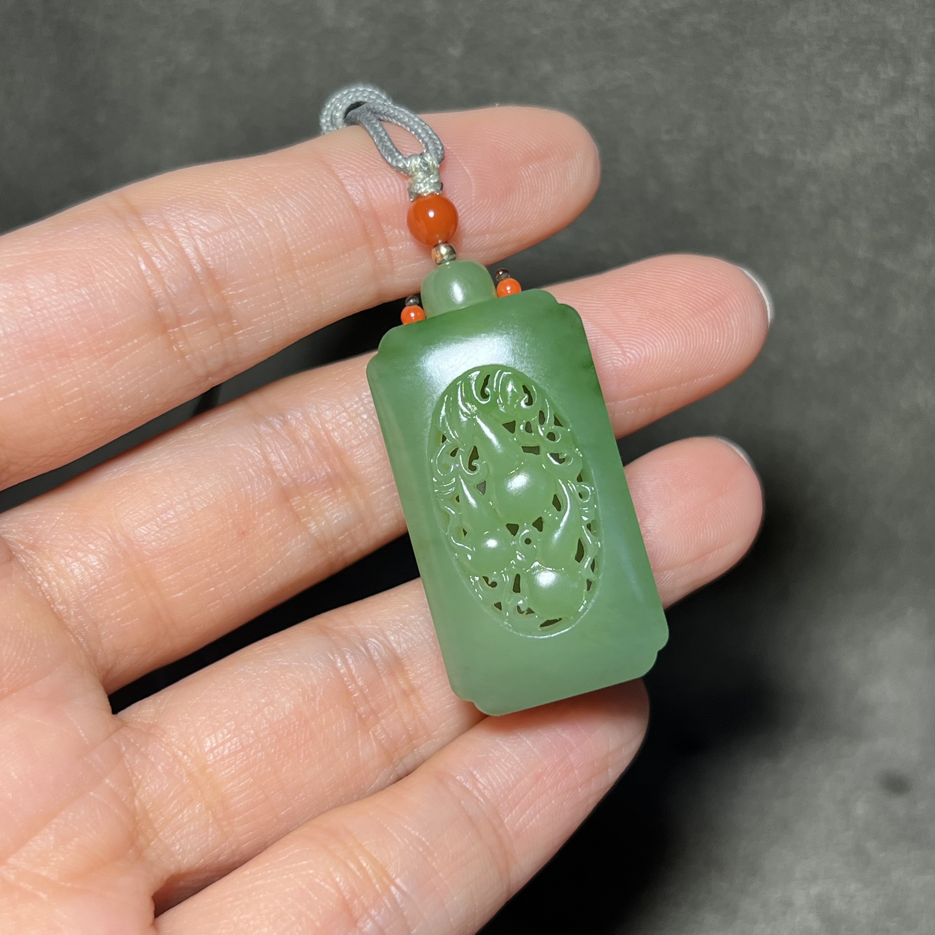 和田玉碧玉方形香囊挂件玉坠吊坠苏工精品男女款玉器玉佩玉坠镂空