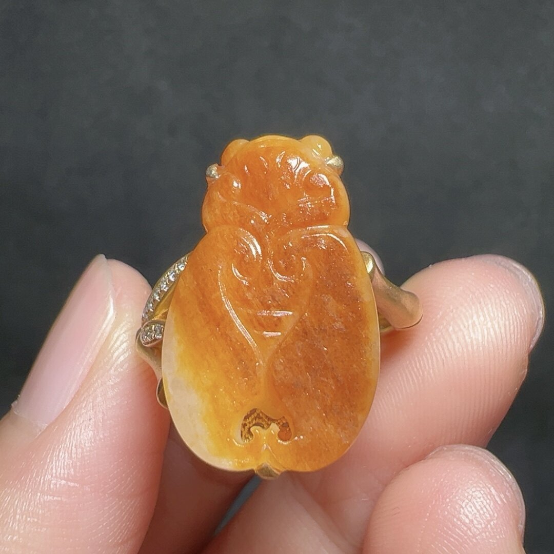 新疆和田玉白玉籽料戒指苏工精品男女款精品18k金镶嵌玉戒满皮图片