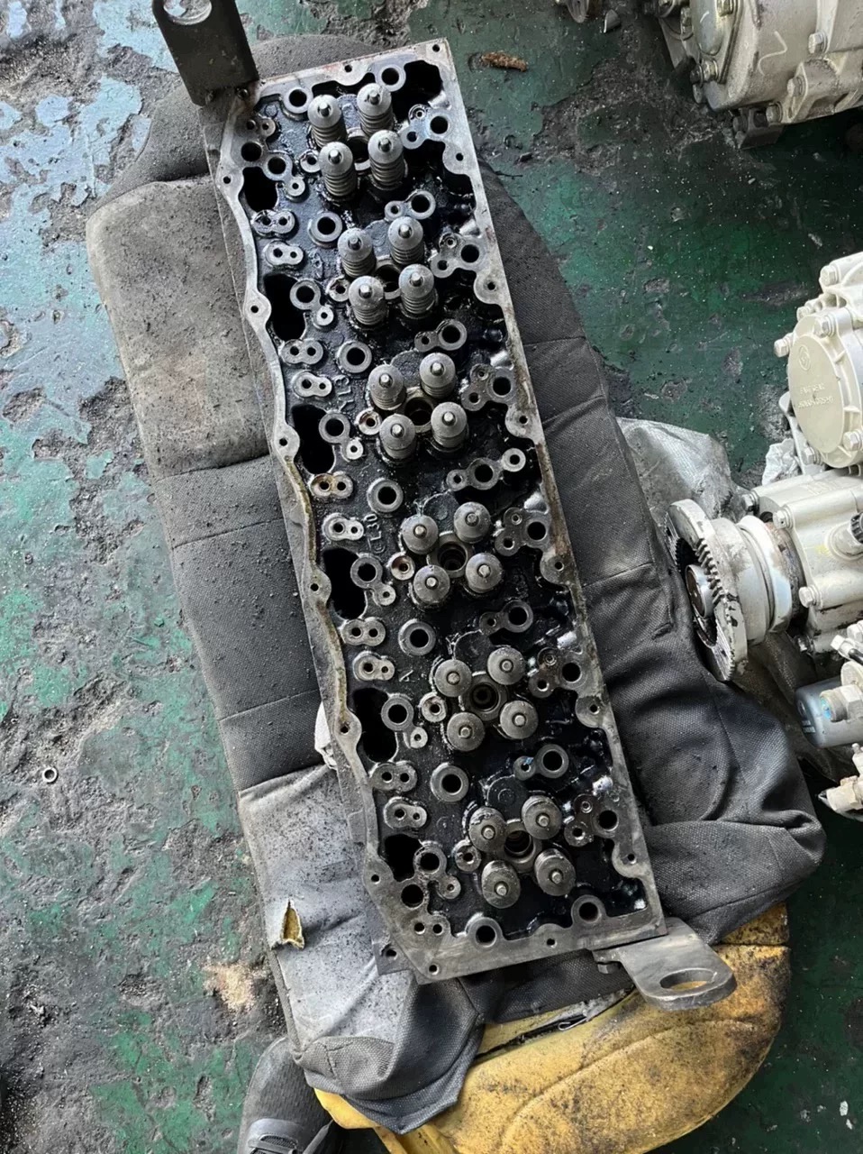 国四 国五玉柴YC6L280 310 350马力发动机缸盖 缸头