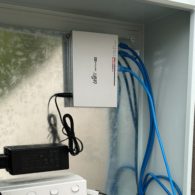 UniFi US 8 60W 8口交换机墙面壁挂支架墙壁安装挂架收纳架底座