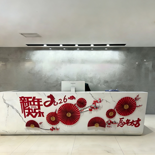2026春节公司前台马新年布置场景氛围售楼部水吧台背景墙酒店装饰