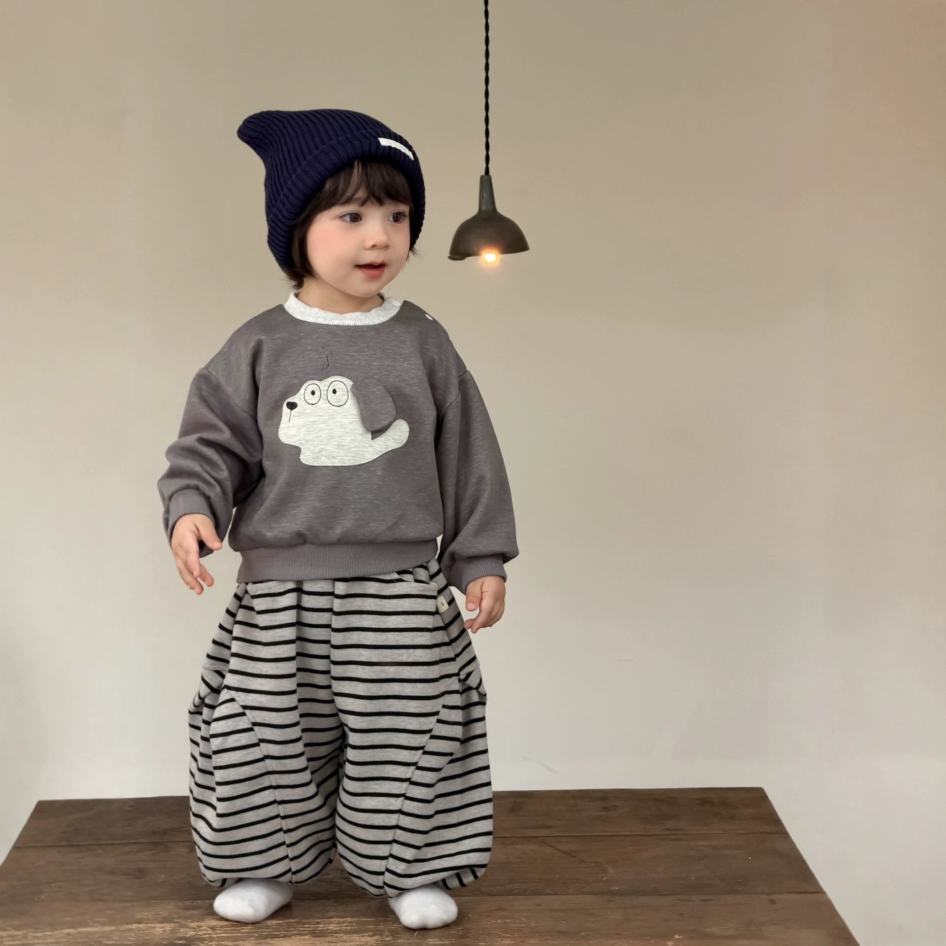 儿童服装2026新款宝宝秋款衣服韩版童装男童卡通卫衣条纹裤套装