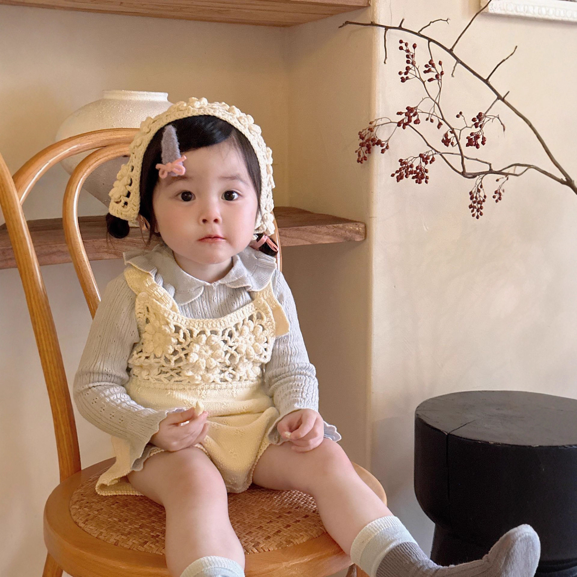 Cutemily秋冬女婴童荷叶领针织衫+手钩花朵婴儿背带吊带裤+帽子