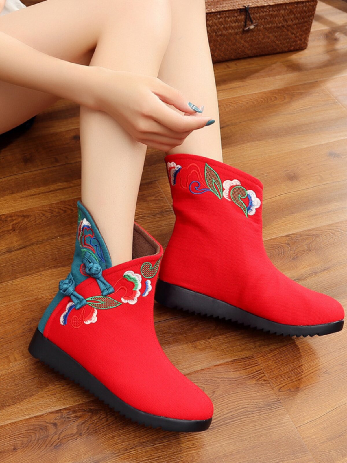 SPRING AND AUTUMN SINGLE BOOTS WOMENS BOOTS ETHNIC STYLE EMBROIDERED SHOES RETRO OLD BEIJING FLAT CLOTH BOOTS CHINESE STYLE LOW HEEL WOMENS BOOTS