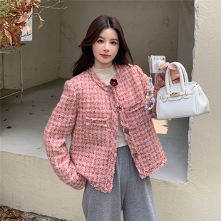 温柔风粉红色小香风羽绒服女2025冬季气质高级感花朵纽扣短款外套