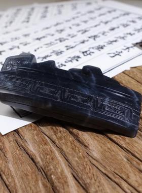 玉有真情墨玉籽料锦灰堆手把件