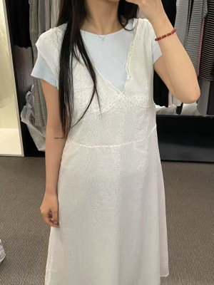Form韩国东大门morethanyesterday2026春季显瘦V领无袖连衣裙女