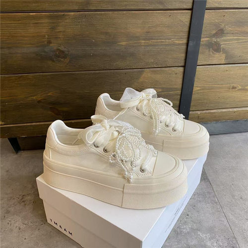 真皮厚底小白鞋女2025新款春季爆款百搭松糕板鞋蝴蝶结串珠休闲鞋