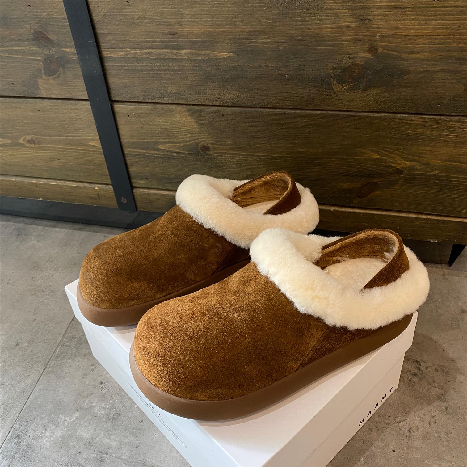 真皮加绒勃肯鞋女2025冬季新款百搭羊羔毛一脚蹬两穿款雪地靴棉鞋