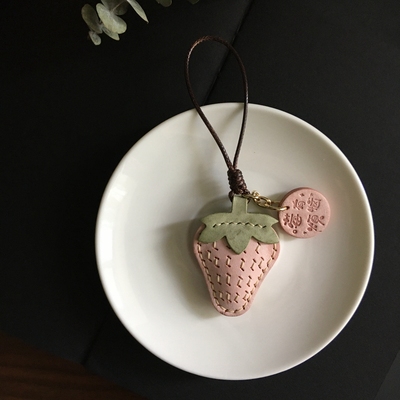 进口头层植鞣牛皮草莓挂件手工制作车钥匙包包挂饰 莓有烦恼礼物