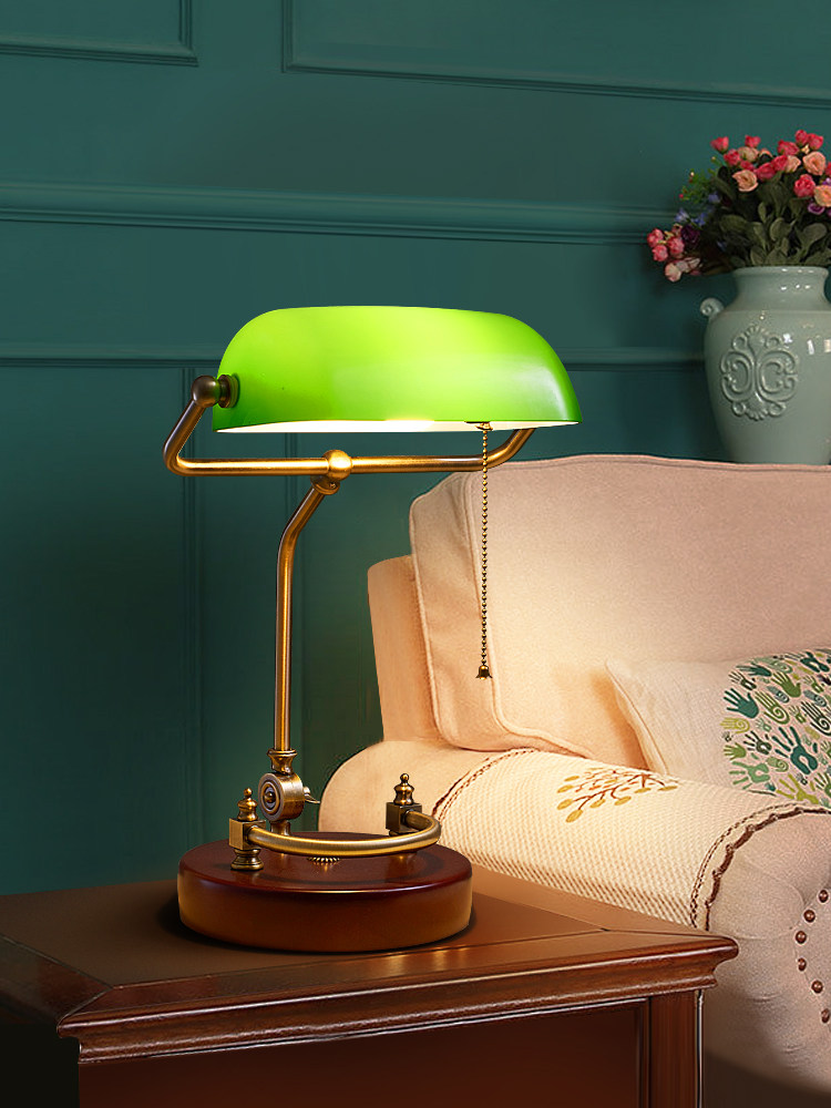 美式民国风复古老上海客厅书房桌绿色玻璃罩银行装饰阅读充电台i.