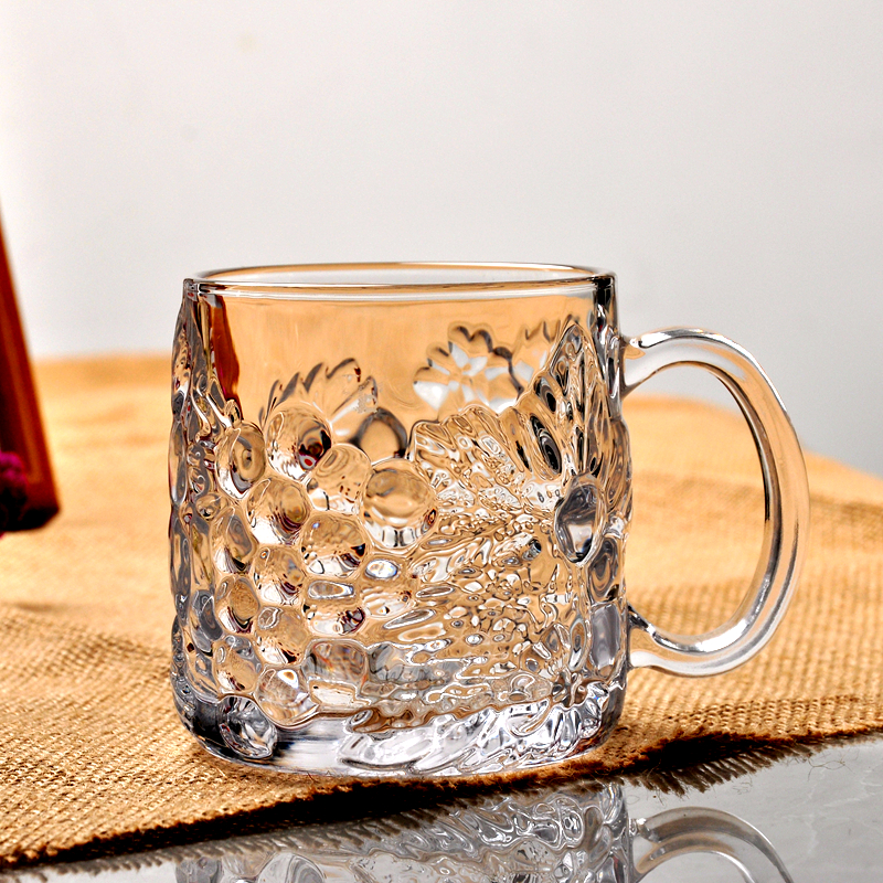加厚带把手玻璃杯子家用耐热水杯啤酒杯浮雕果汁饮料杯大号扎啤杯