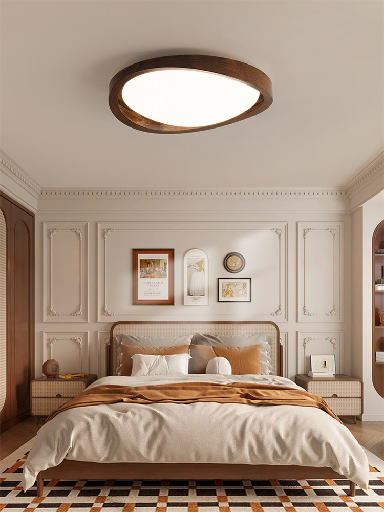 法国中世纪卧室灯胡桃色吸顶灯2024新设计师房间灯Wabi-Sabi风格