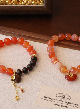 2026年新款天然糖心玛瑙手链新中式国风设计款显白串珠手串吊坠款