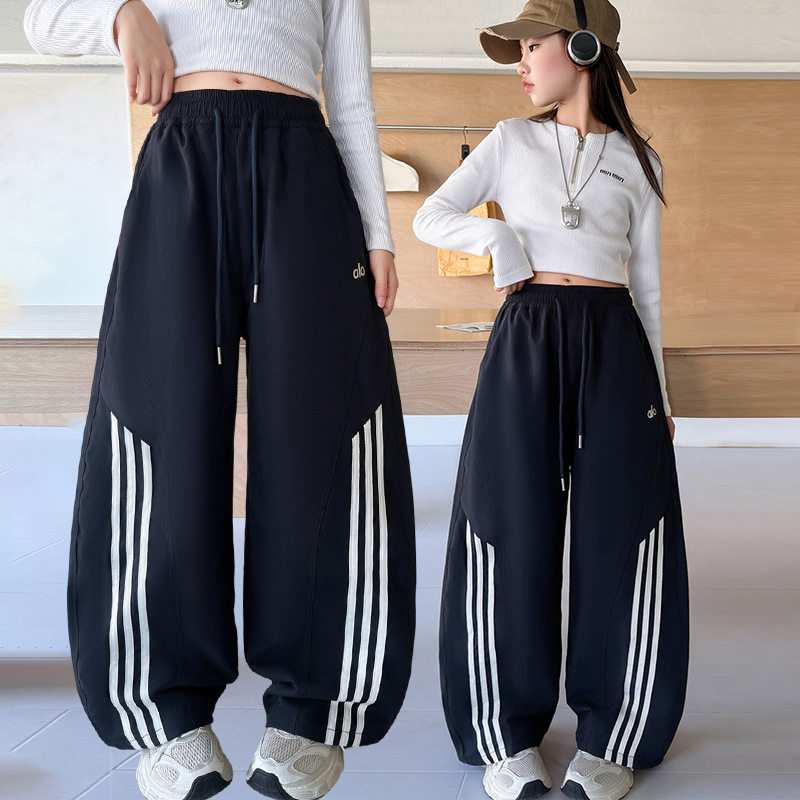 女童裤子春秋款2026新款儿童美式拉条运动女孩防风秋裤大童阔腿裤