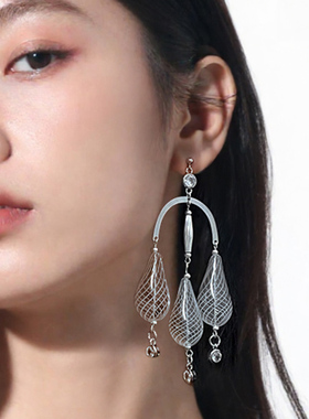 2024新款爆款长款绝美独特轻奢高级感白色玻璃水滴流苏无耳洞耳环