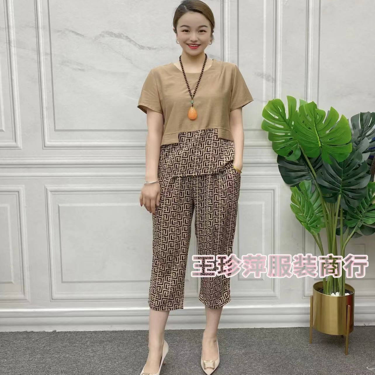 复杂服饰2025夏季新款妈妈短袖仿真丝套装中老年大码遮肚子两件套