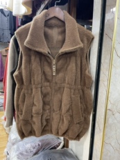 Одежда для дам 防水貂绒马甲女秋冬新款妈妈马夹外套中老年加厚针织开衫坎肩背心