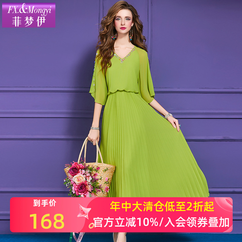 菲梦伊钉珠绿色连衣裙女夏装时尚洋气设计感露肩超仙百褶度假长裙