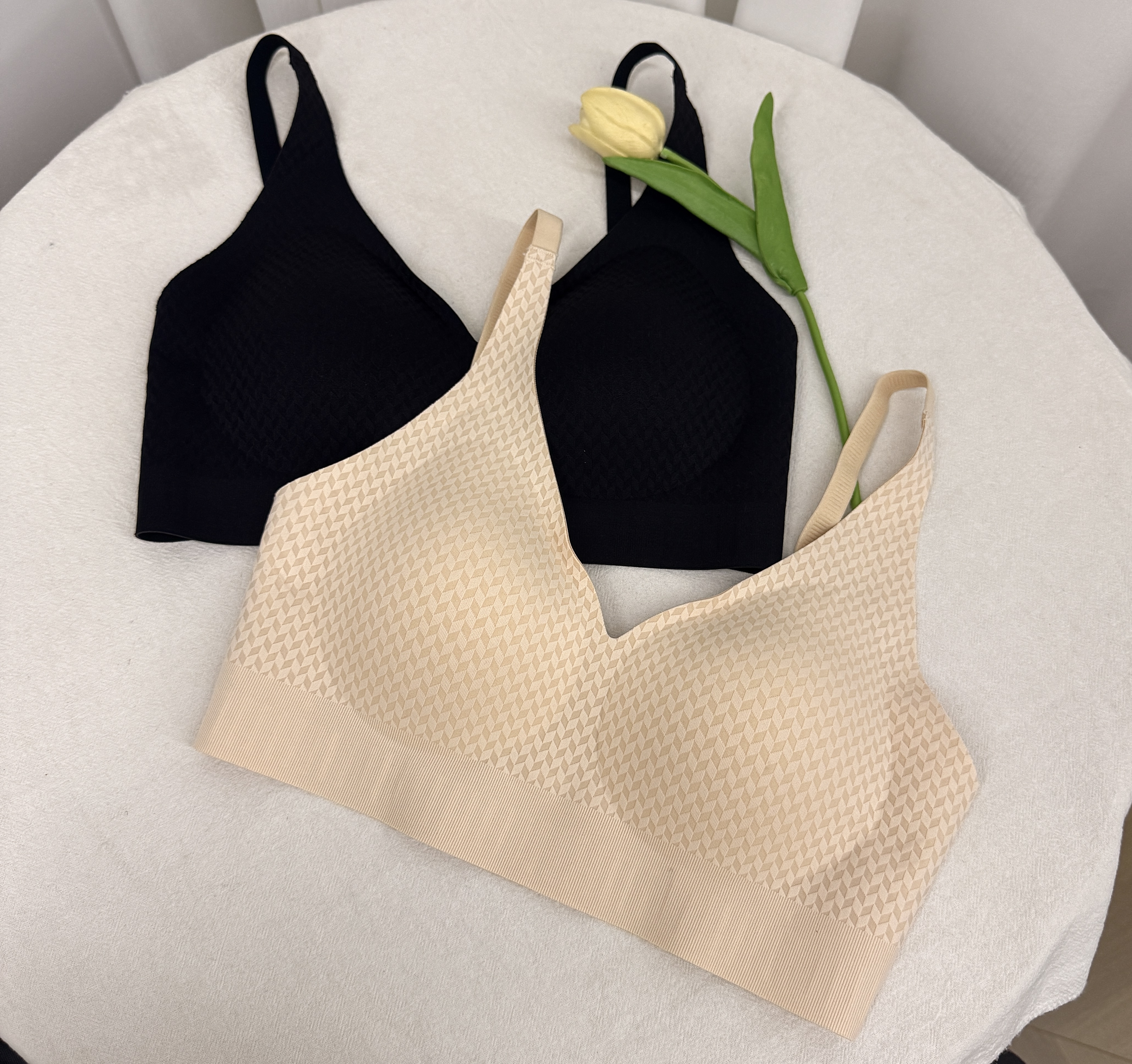 日本单3D舒适立体云感聚拢提拉无痕软支撑无钢圈果冻条文胸内衣女