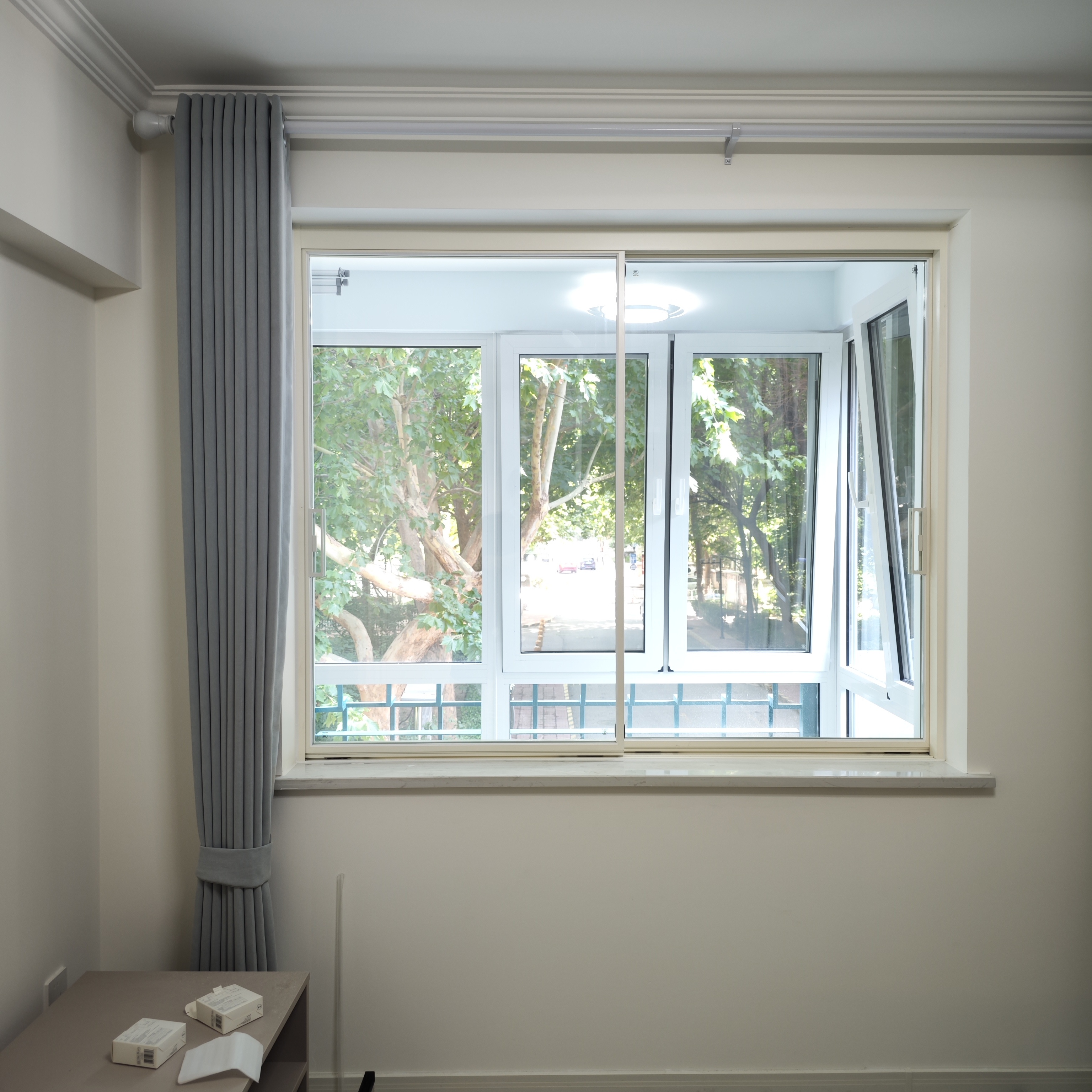 奶油白推拉窗窄边框铝镁合金